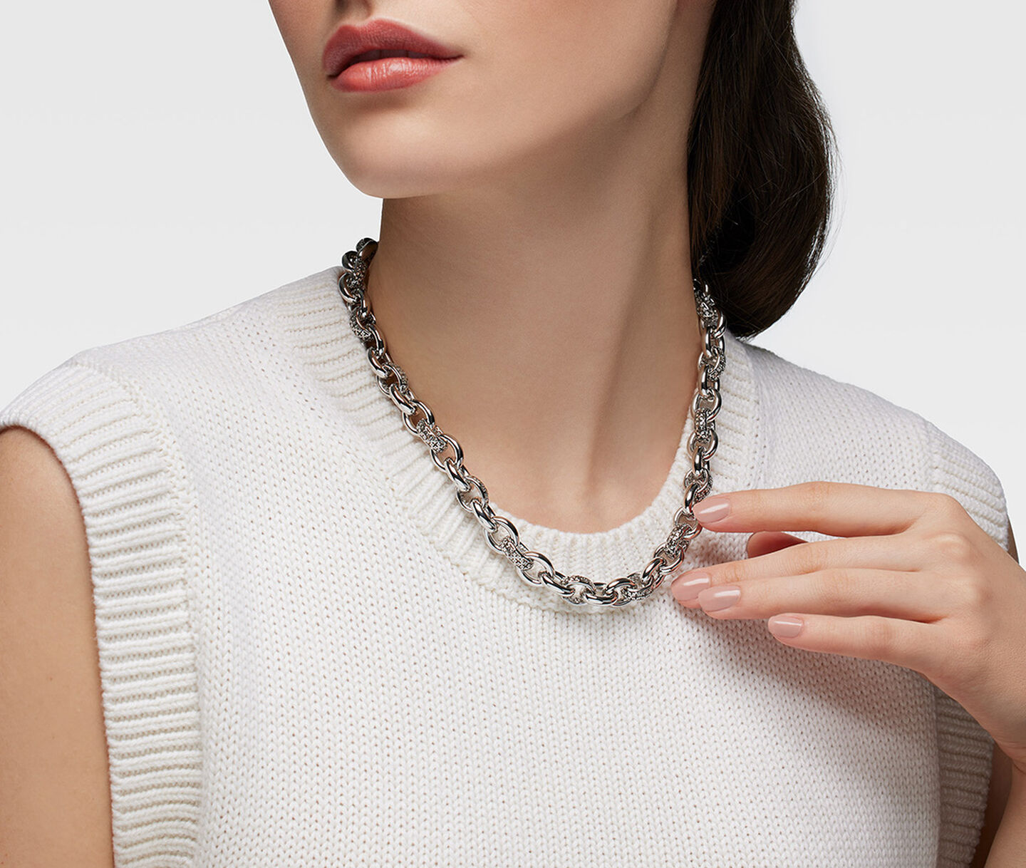 A woman wearing a Birks Muse silver chain necklace.